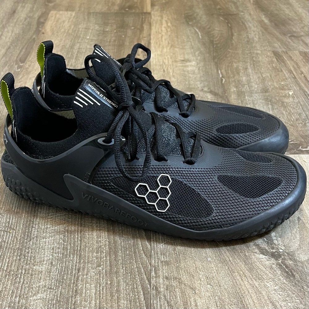 Vivobarefoot Motus Strength. Mens 11 Obsidian black and gray. Like New.